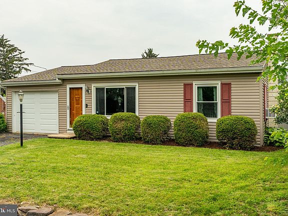 3rd image of 736 Park Hill Dr