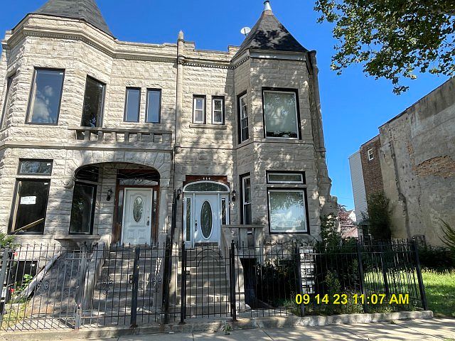 2nd image of 434 E 42nd Pl
