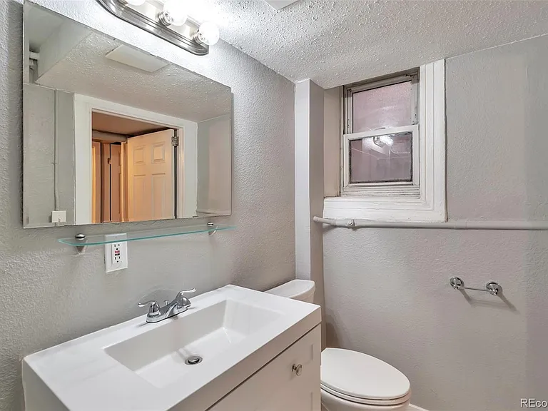 2607 E 14th Ave — Photo 14