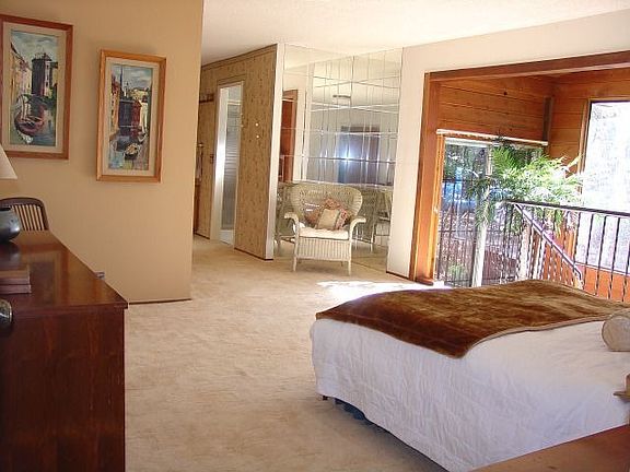 Large Master bedroom Suite 