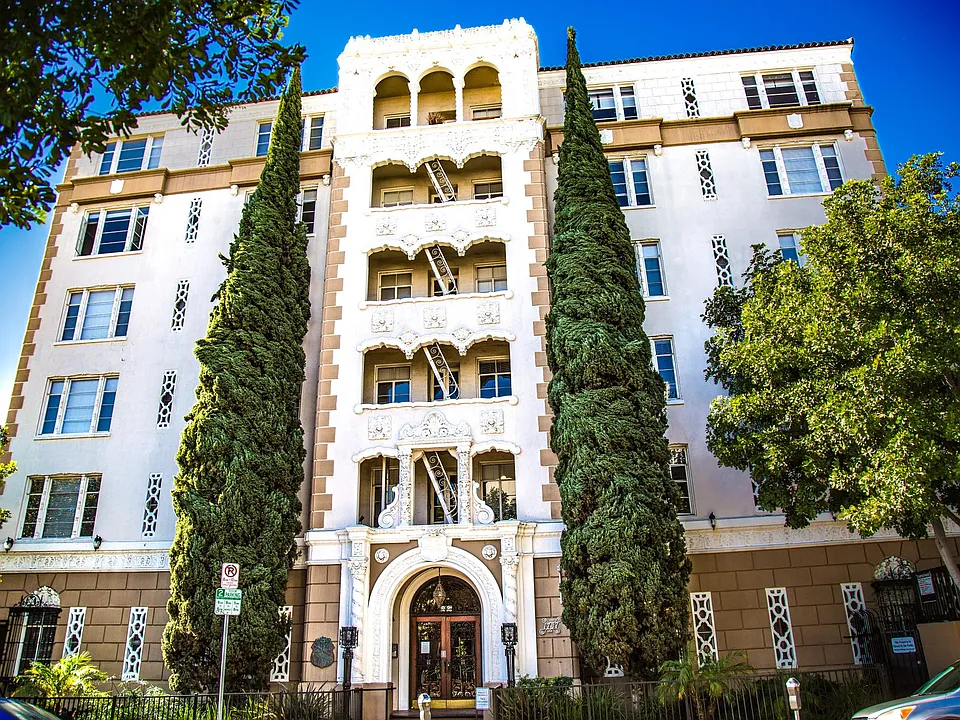 La Leyenda Apartments