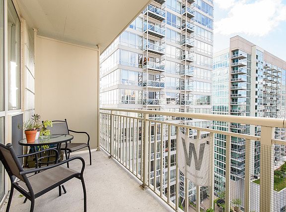 2nd image of 645 N Kingsbury St APT 1609