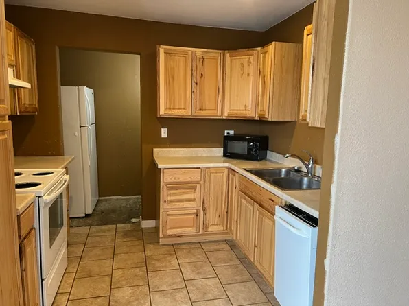 516 4th St APT 1, Rawlins, WY 82301