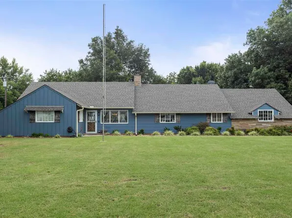 1707 E North Ave, Tonkawa, OK 74653