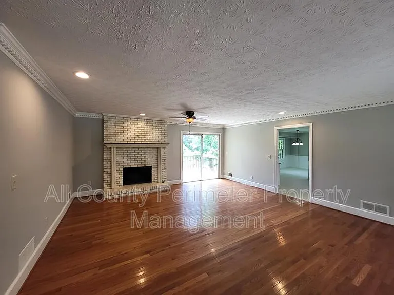 4548 Shallowford Rd — Photo 3
