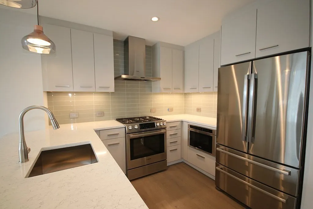 1 bed, 1.0 bath, 742 sqft, $4,200 — Photo 3