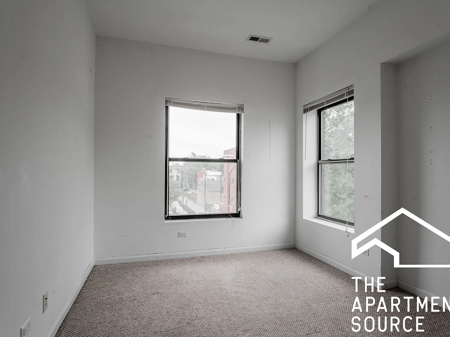 1212 W Foster Ave — Photo 4