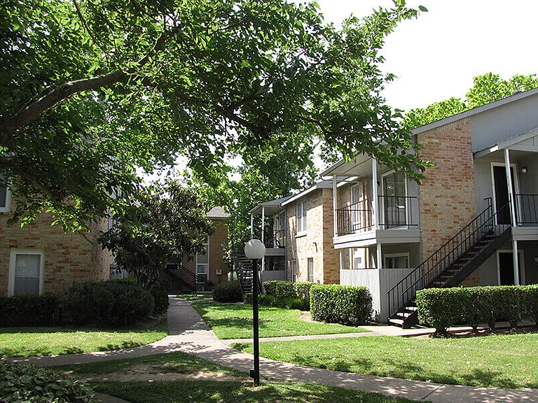 Arbors at Town Square — Photo 11