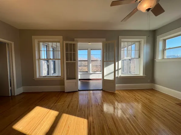 2716 Hennepin Ave S, Minneapolis, MN