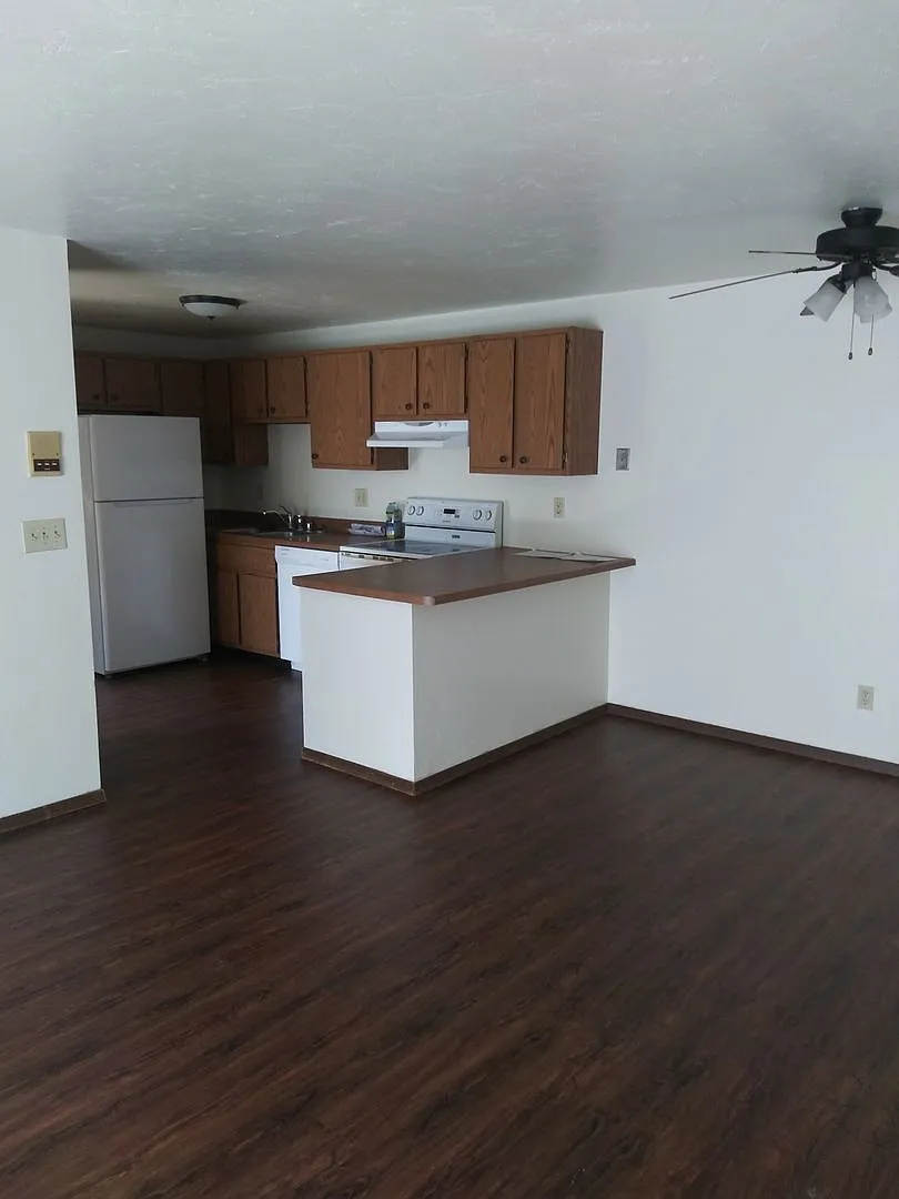 University Apartments — Photo 1
