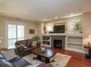 10334 SW Taylor St, Portland, OR 97225