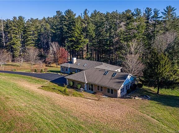 3rd image of 71 Beaumont Dr
