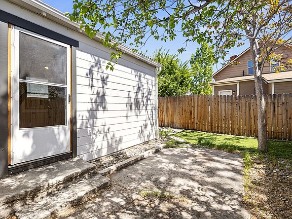 4th image of 623 Sinclair St