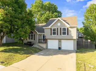 309 Mesa Dr, Smithville, MO 64089