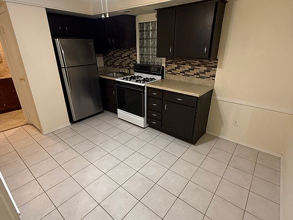 4th image of 181 Shotwell Ave Floor 2
