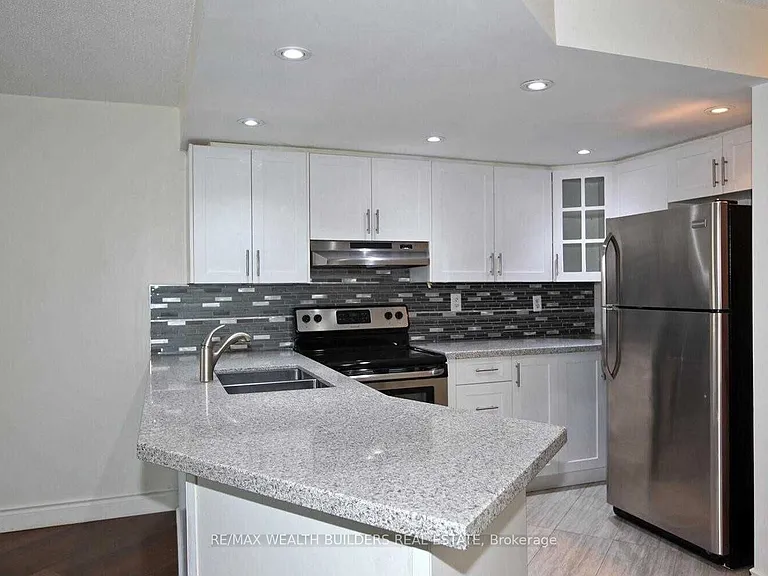 77 Maitland Pl #207 — Photo 27