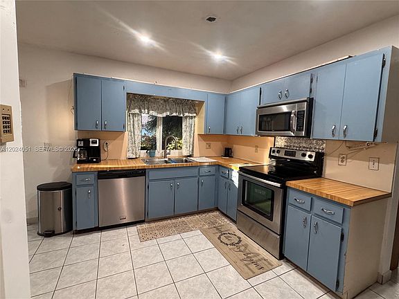 4th image of 8121 SW 205th St