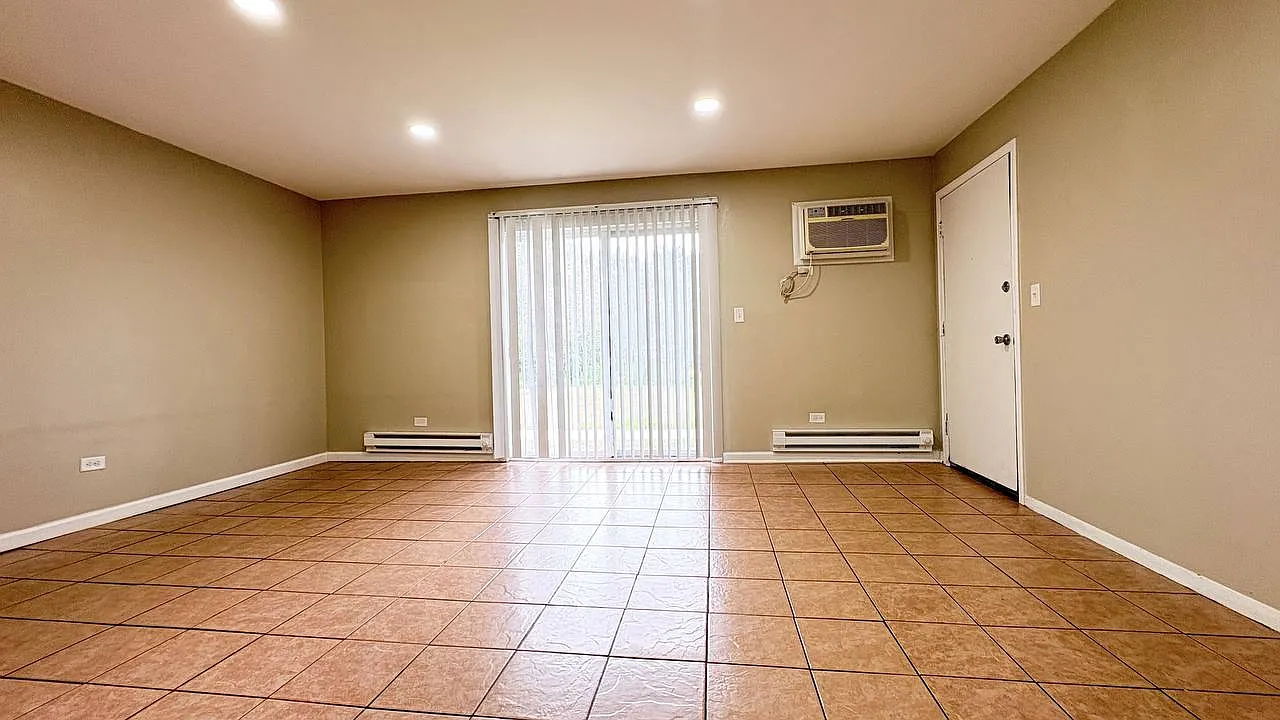 2 bed, 800 sqft, $1,599 — Photo 2