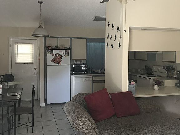 2nd image of 32825 Blossom Ln