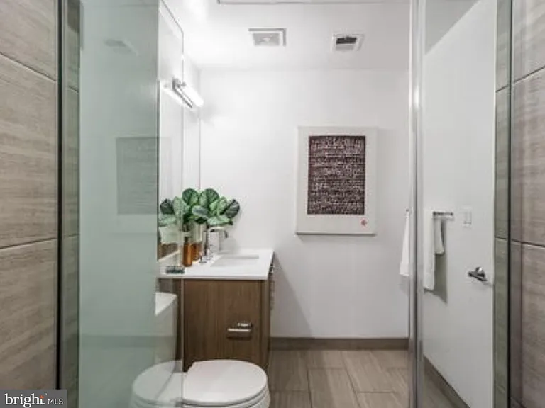515 N Washington St #203 — Photo 9