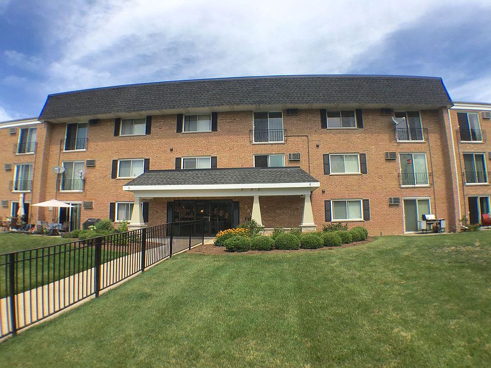 1st image of 580 Lawrence Ave APT 318