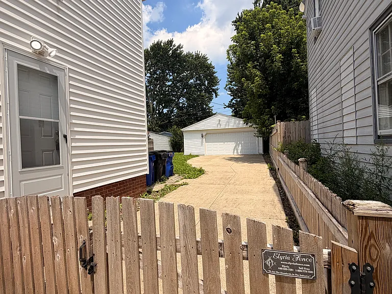 13108 Saint James Ave — Photo 2