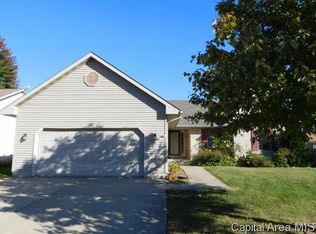 809 Chestnut Ct, Chatham, IL 62629