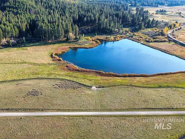 11 Hall Ln, Cascade, ID 83611