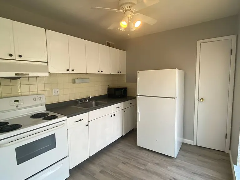 Northbrook Apartments — Photo 8