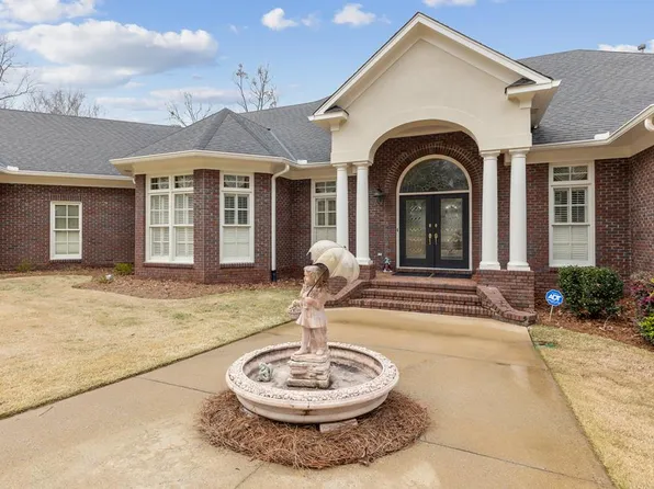 664 Sweetwater Dr, Cataula, GA 31804