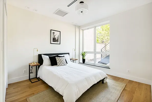 Sold by Compass | media 21