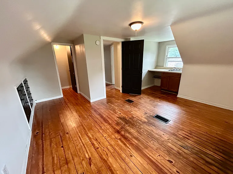 4104 Burton Ave — Photo 15