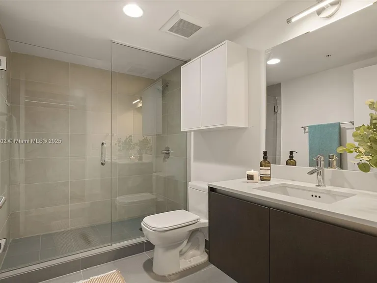 6620 Indian Creek Dr #713 — Photo 24