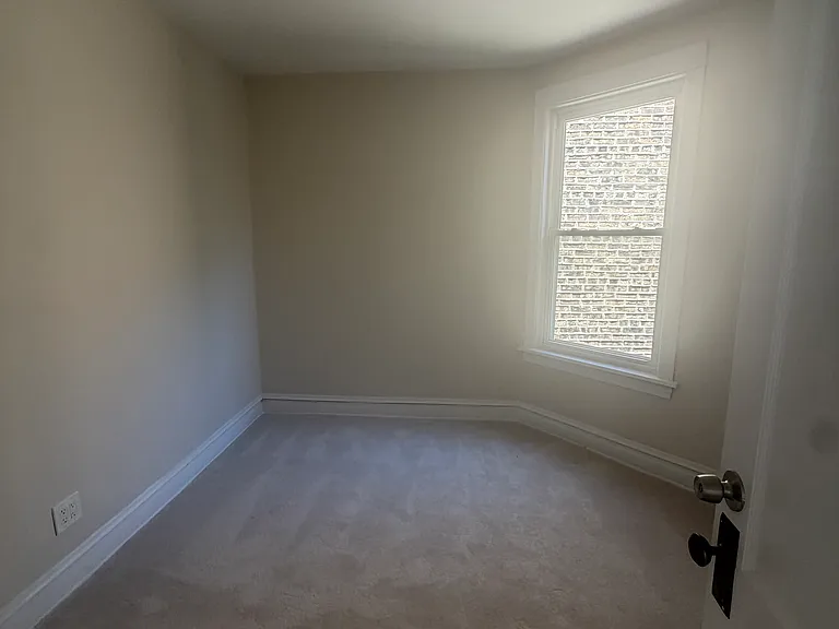 2110 N Avers Ave — Photo 10