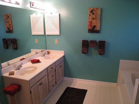 Master bath with garden tub and dual sinks