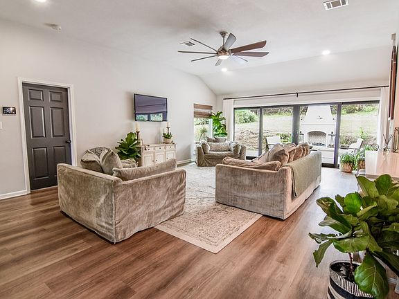 3rd image of 104 Fannin Dr