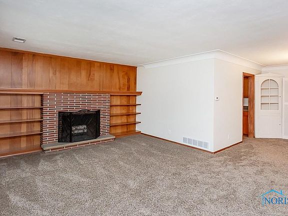 3rd image of 2643 Green Valley Dr