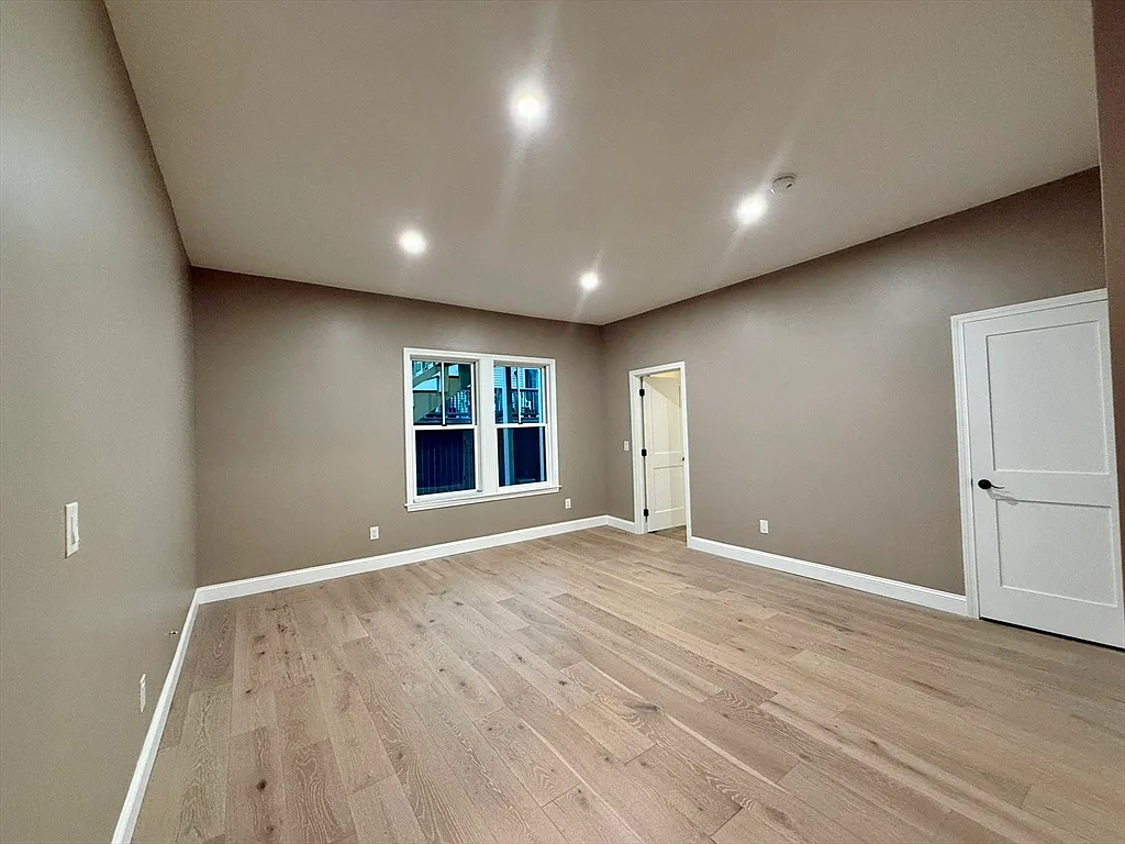 Building Photo - 24 Chelmsford St #1R
