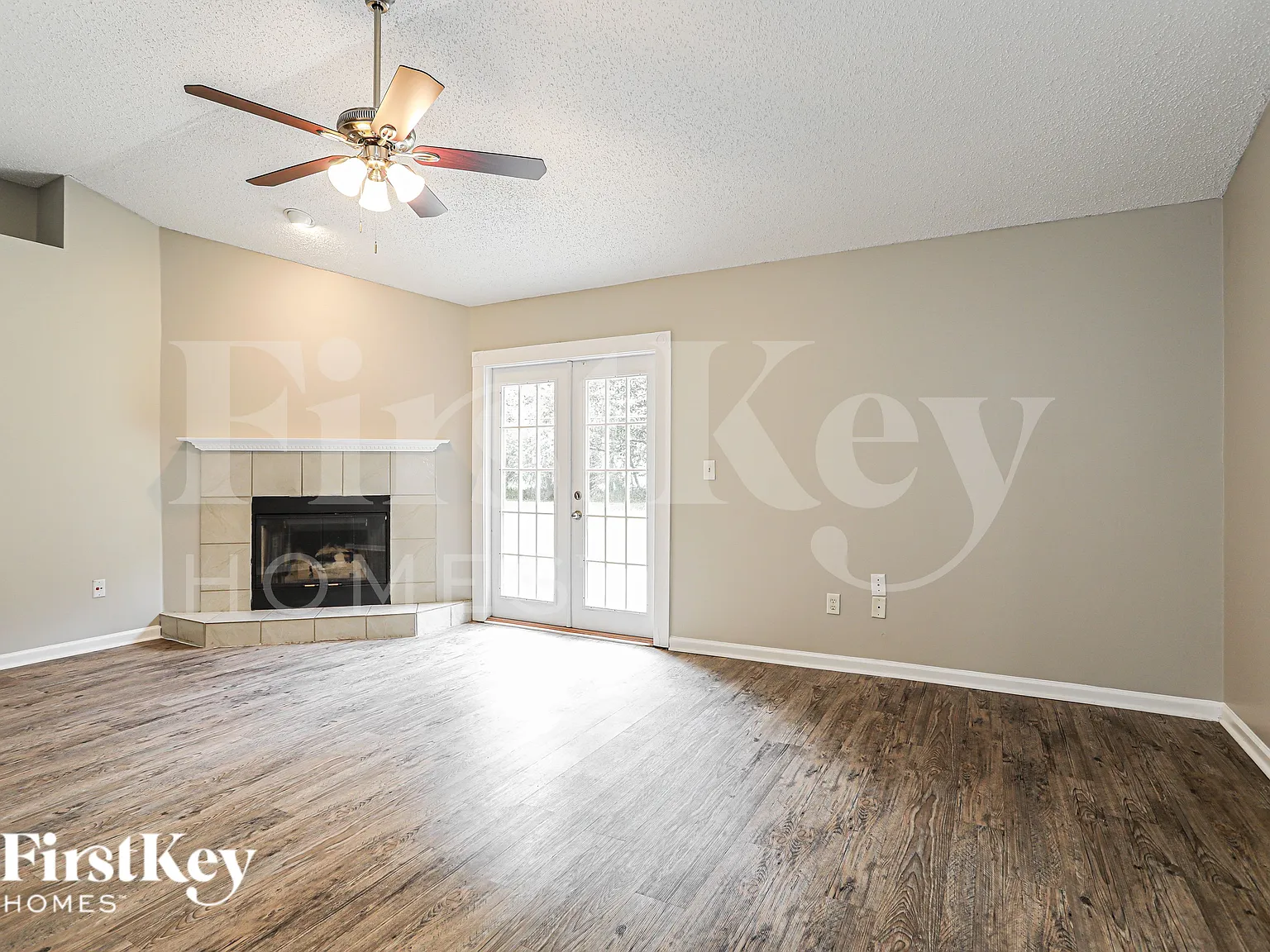 4 bed, 2.0 bath, 2045 sqft, $2,305 — Photo 3