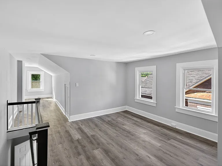 344 Gardner Ave — Photo 13