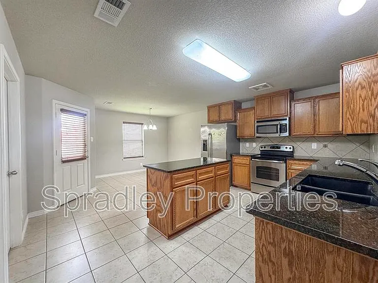 413 Bashaw Loop — Photo 5