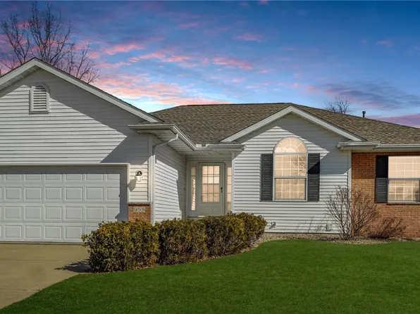 955 Deer Crst, Hiawatha, IA 52233