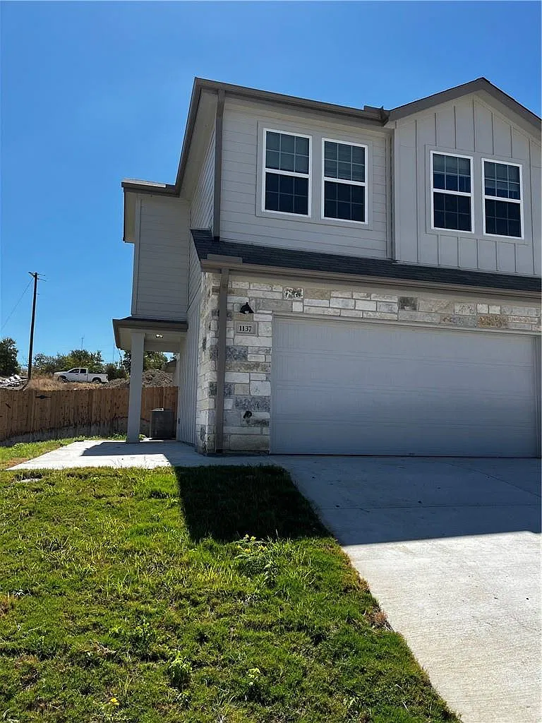 3 bed, 2.5 bath, 1450 sqft, $1,775 — Photo 2