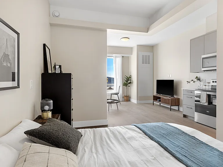 180 Kanata Ave — Photo 16