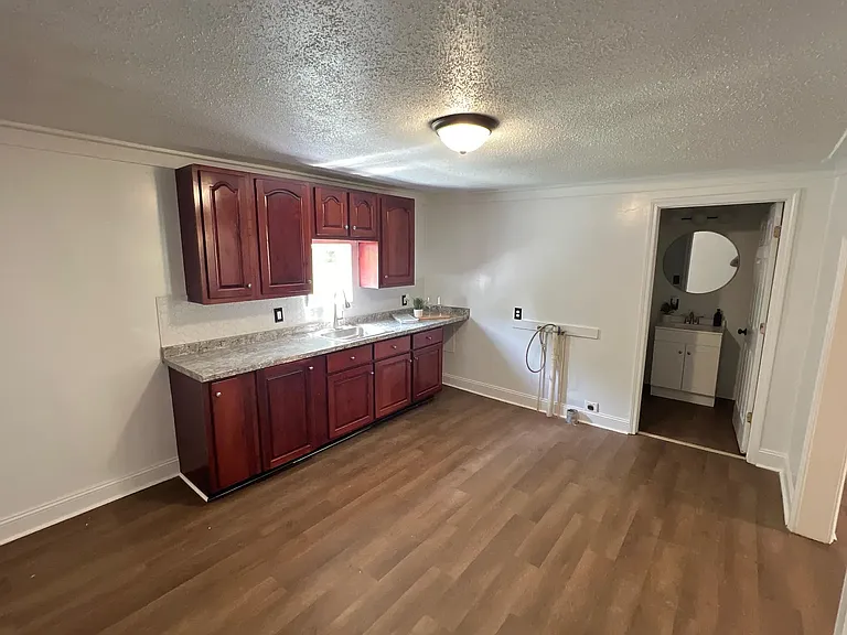 560 8th St NE — Photo 8