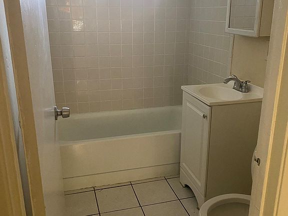 4th image of 1298 Tripp Ave #5