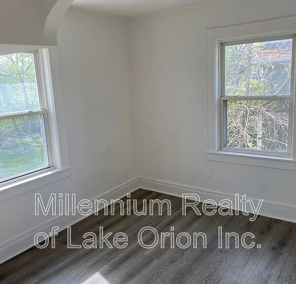 638 Joslyn Ave — Photo 12