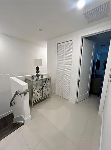4 bed, 3.0 bath, 1774 sqft, $4,000 — Photo 2