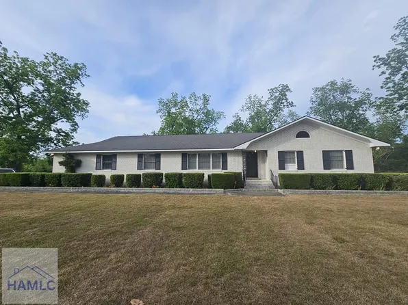 820 E Barnard St, Glennville, GA 30427