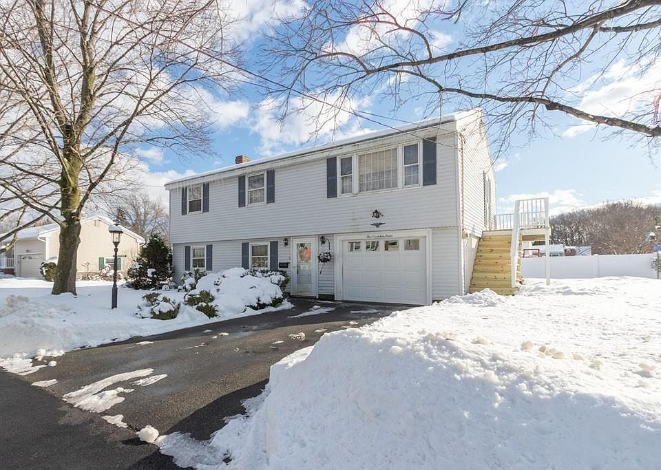 1st image of 5 Crestshire Dr